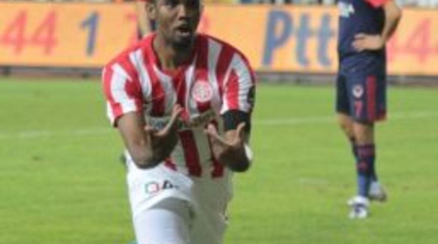 Eto&rsquo;o Atıyor, Antalyaspor Kazanıyor