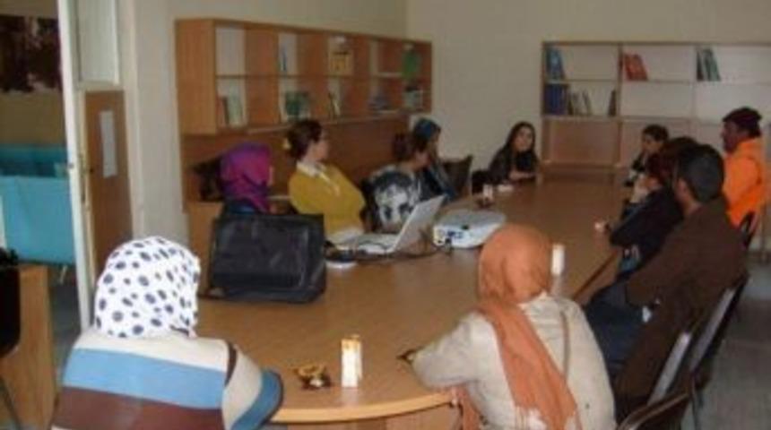 Velilere "ergenlikte Ruhsal Değişimler" Semineri