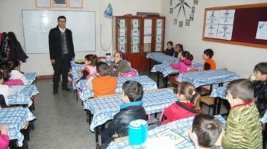 Okulun B&uuml;t&uuml;n Sınıflarına Masa &Ouml;rt&uuml;s&uuml; Alındı