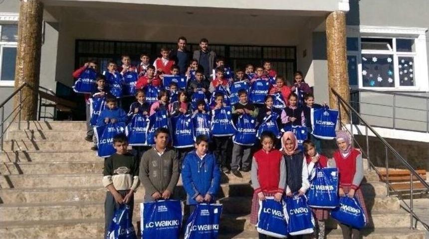 İhtiya&ccedil; Sahibi 452 &Ouml;ğrenci Giydirildi