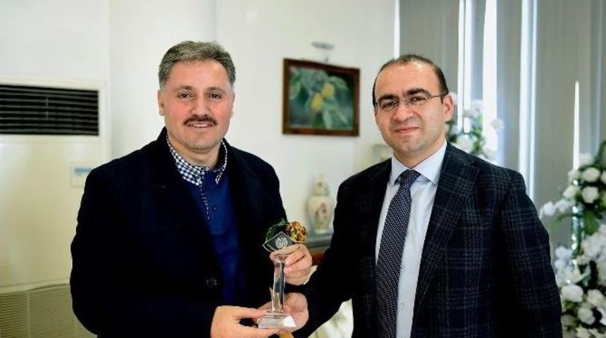 Dış İlişkiler Komisyonu Başkanı &Ouml;zhan&rsquo;dan Başkan &Ccedil;akır&rsquo;a Ziyaret