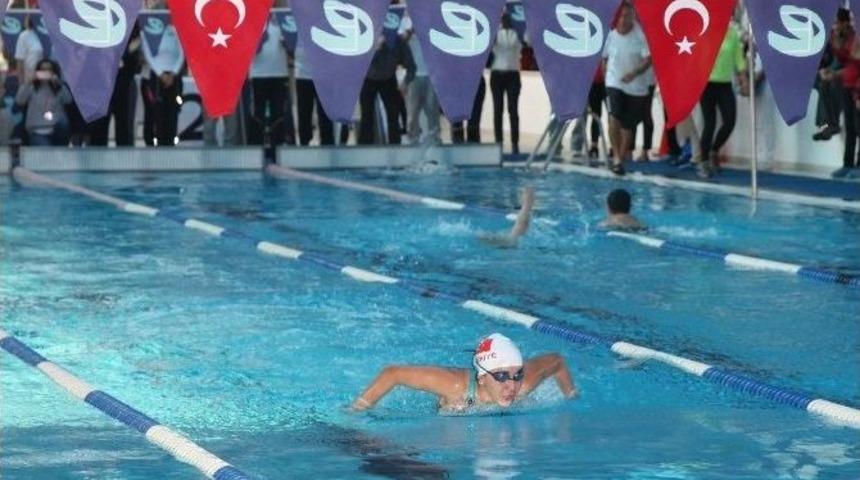 Ulusal Masterler Y&uuml;zme Yarışları B&uuml;y&uuml;k Heyecana Sahne Oldu