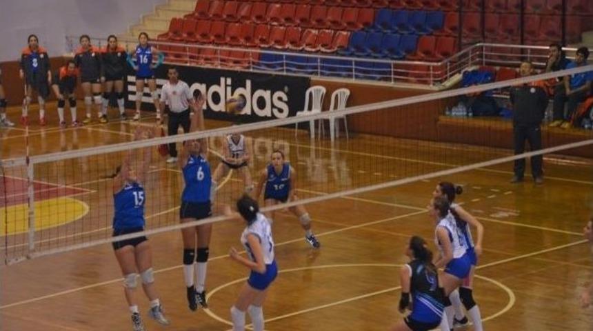 &Uuml;nilig Voleybol Heyecanı Sona Erdi