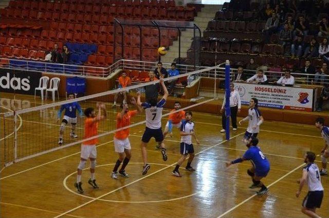 Ünilig Voleybol Heyecanı Sona Erdi