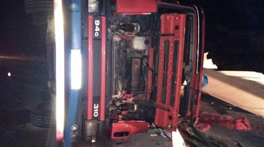 Sunta Y&uuml;kl&uuml; Kamyon Devrildi: 1 Yaralı