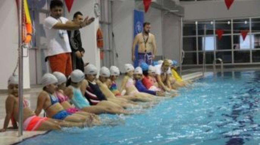 Kocaeli B&uuml;y&uuml;kşehir&rsquo;in Y&uuml;zme Eğitimleri Başladı