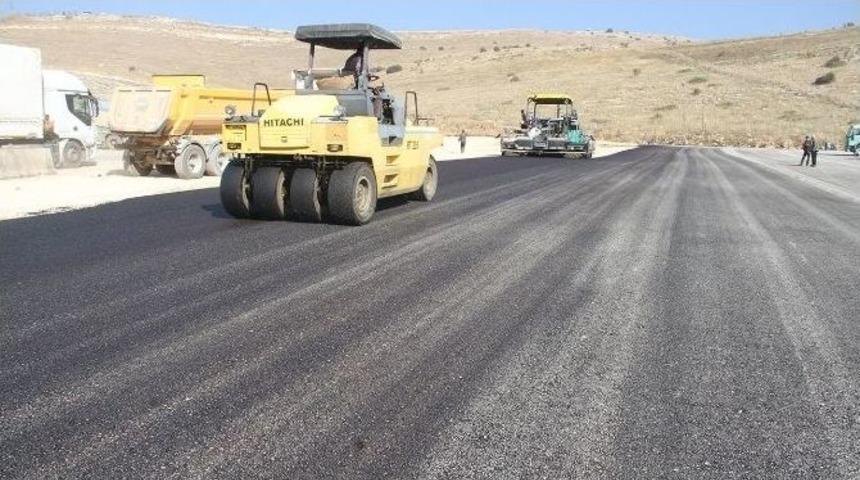 Cilveg&ouml;z&uuml; Sınır Kapısı Nakliye Alanı Asfaltlanıyor