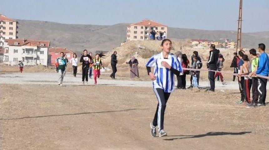 Okul Sporları Kros Yarışmaları Sorgun&rsquo;da Yapıldı