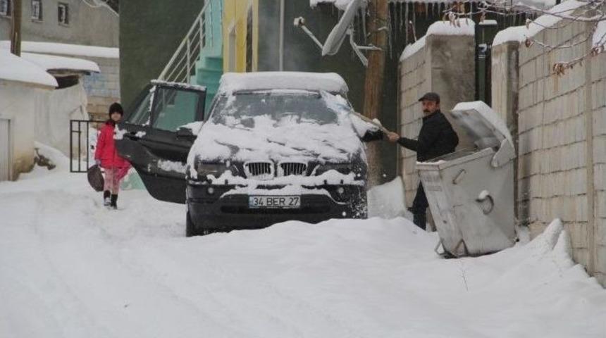 Başkale&rsquo;de Kar Yağışı