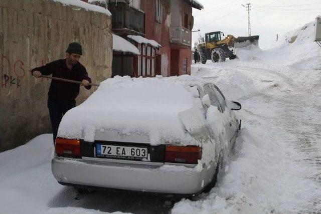 Başkale’de Kar Yağışı