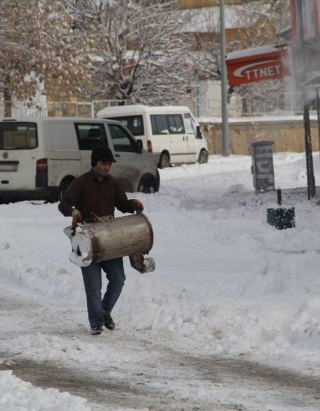 Başkale’de Kar Yağışı