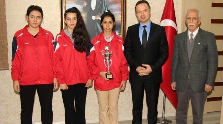 82&rsquo;lik Antren&ouml;r Gen&ccedil;lere İlham Oldu