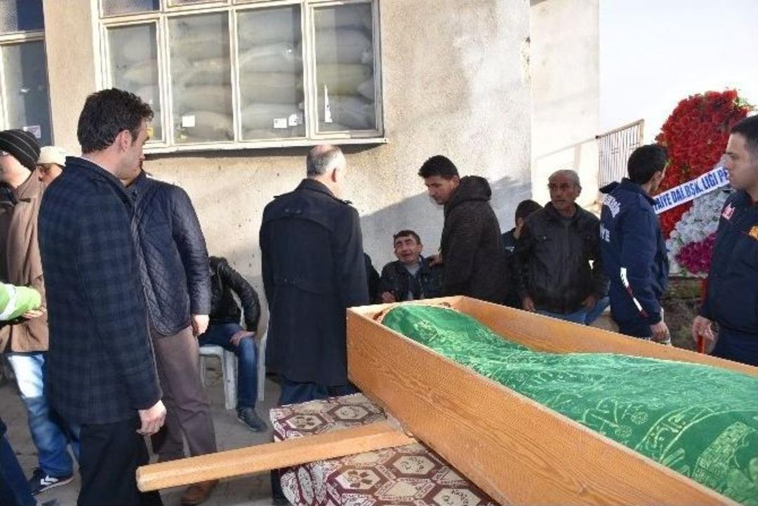 &Ouml;l&uuml; Bulunan İtfaiye Eri Toprağa Verildi