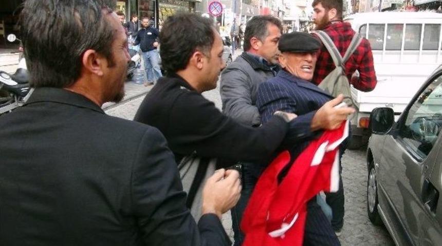 Hdp Eylemine Bayraklı Tepki