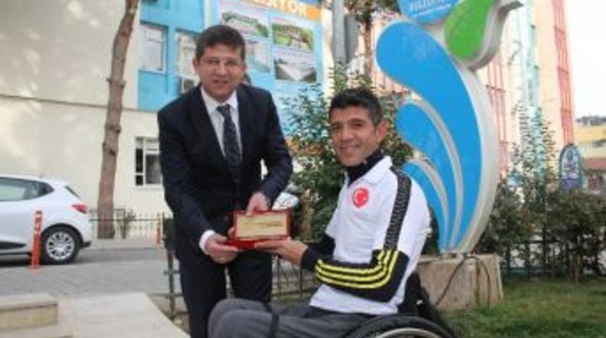 Milli Ok&ccedil;udan Başkan Subaşıoğlu&rsquo;na Hediye