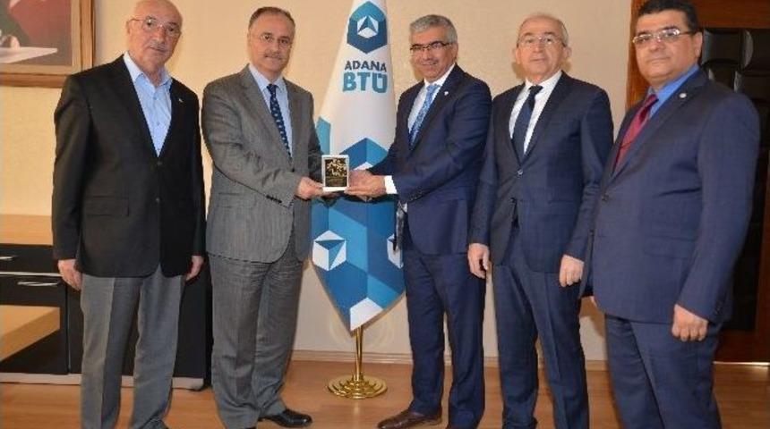 Adana Bt&uuml; Rekt&ouml;r&uuml;ne Kızılay Rozeti