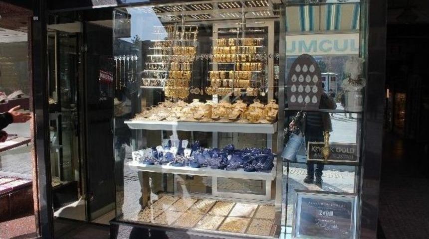 Kuyumcuda Hırsızlık Girişimi Engellendi