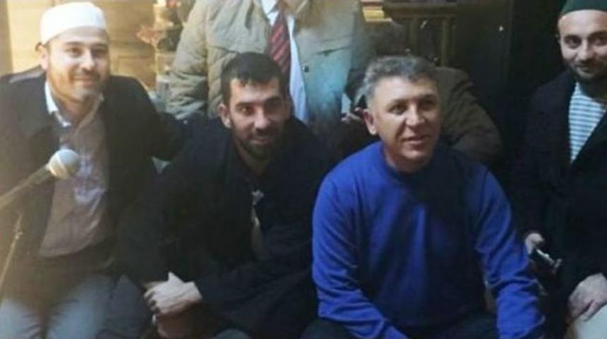 Arda Turan, U&ccedil;aktan İndi Ey&uuml;p Sultan Camii&rsquo;ne Koştu