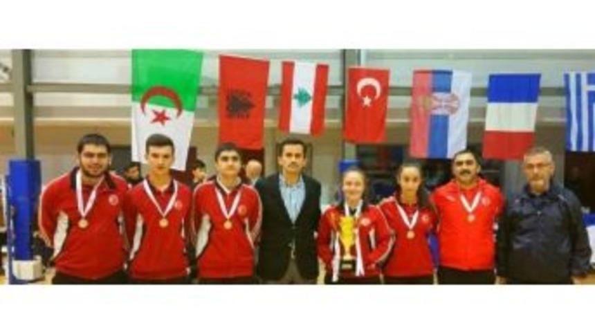 T&uuml;rk Telekom Badminton Takımı Şampiyon Oldu