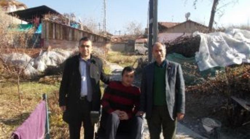 Engelli Gencin Ak&uuml;l&uuml; Araba Sevinci