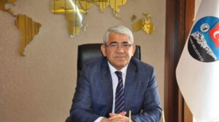 Anadolu Yerel Y&ouml;netimler Dergisi Kars Belediye Başkanını Yılın Belediye Başkanı Se&ccedil;ti