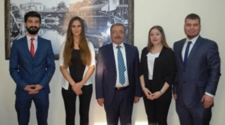 &Ccedil;om&uuml;&rsquo;l&uuml; &Ouml;ğrencilerden Başkan &Ouml;zacar&rsquo;a Ziyaret