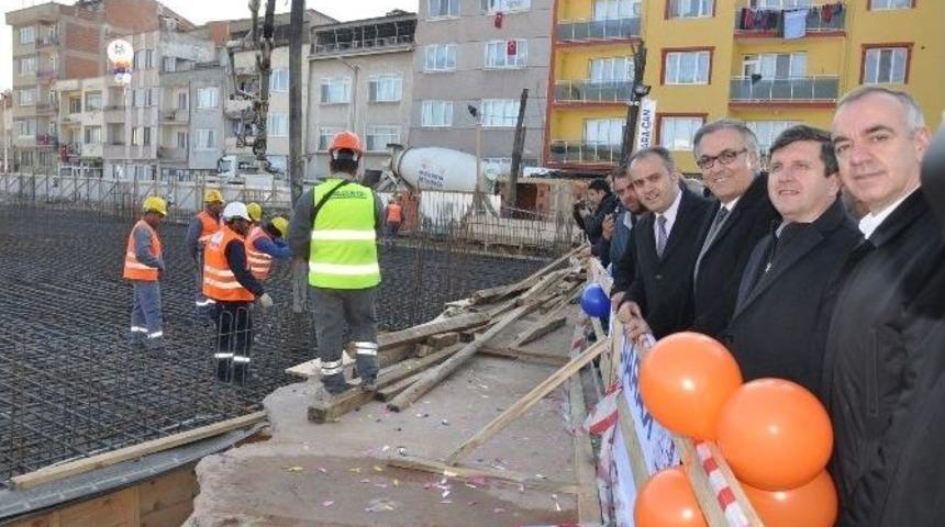 K&ouml;yl&uuml; Pazarı Ve Katlı Otoparkın Temeli Atıldı