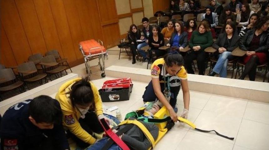 &ldquo;paramedik G&uuml;n&uuml;&rdquo;n&uuml; Vaka Canlandırmasıyla Kutladılar