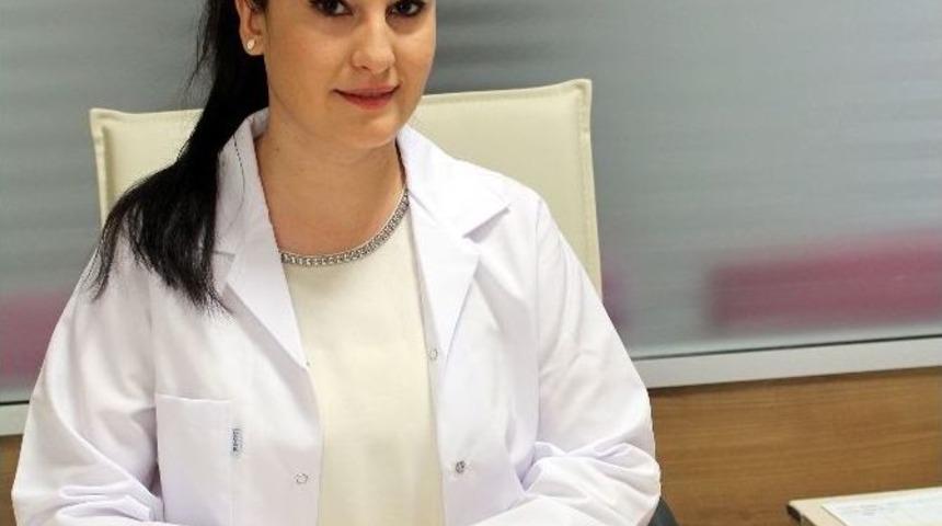 Diş Hekimi Yasemin Bacaksız: "erken &Ccedil;ocukluk D&ouml;neminde Ballı, Bisk&uuml;vili S&uuml;t Biberon İ&ccedil;inde Verilmemeli"