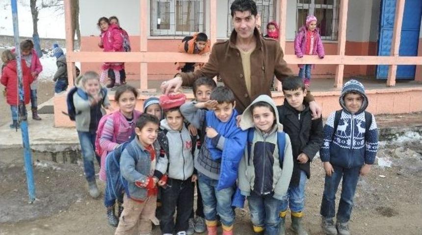 K&ouml;y Okuluna Bilgisayar Ve Perde Yardımı