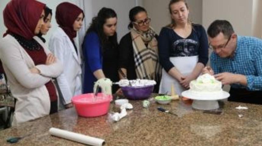 Ko-mek Ustasından Pastacılık Eğitimi