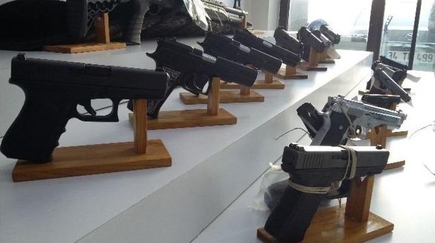 İstanbul&rsquo;da Silah Ka&ccedil;ak&ccedil;ılığı Operasyonu: 4 G&ouml;zaltı