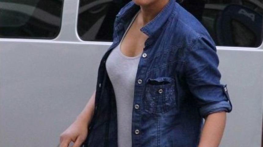 27 Sabıkası Bulunan 19 Yaşındaki Kız 15 Yıl Hapis Cezasından Tutuklandı