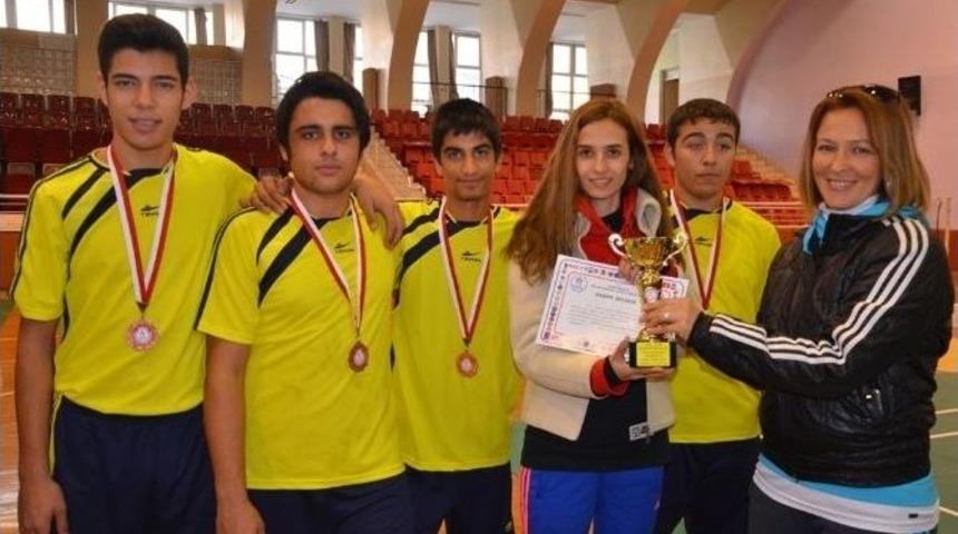 Gen&ccedil; Erkekler Badmintonda Şampiyon Germencik Oldu