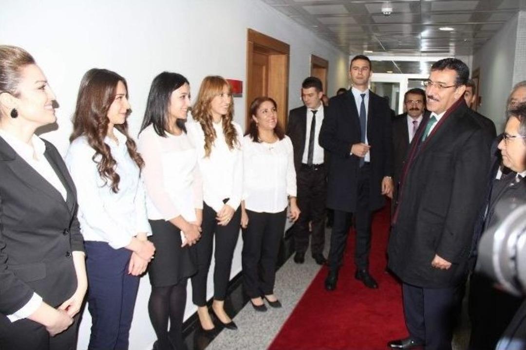 Bakan T&uuml;fenkci Sarp&rsquo;ta