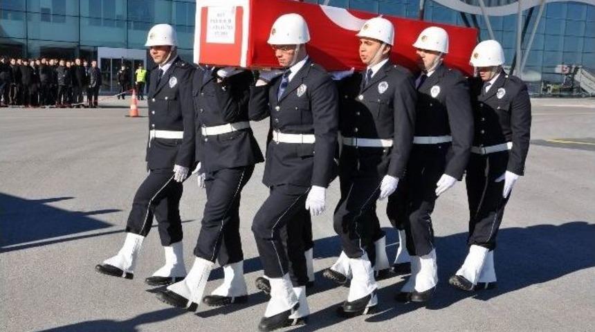 Tokatlı Şehit &Ouml;zel Hareket Polisin Cenazesi Sivas&rsquo;a Getirildi