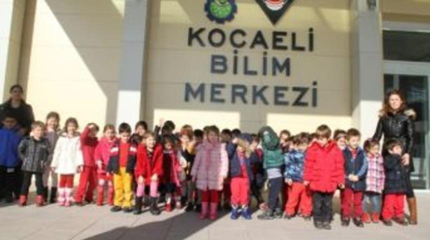 Minikler Bilim Merkezi&rsquo;nde G&ouml;rerek Ve Dokunarak &Ouml;ğreniyor