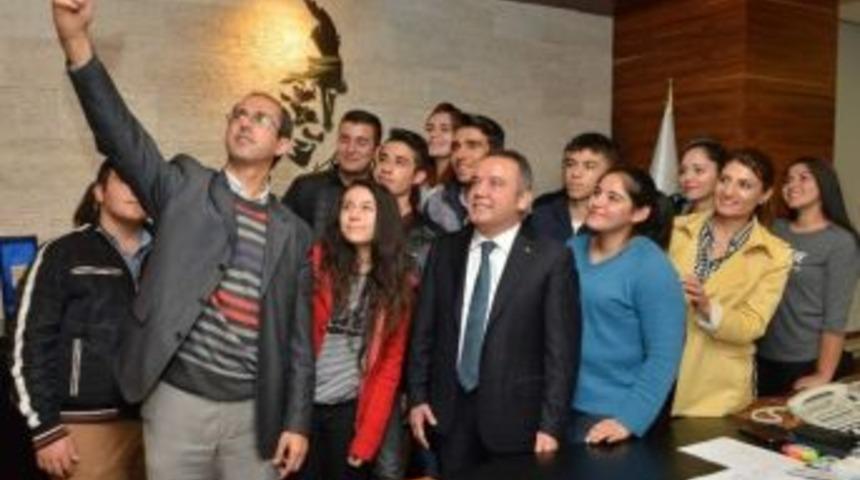 Başkan B&ouml;cek&rsquo;ten Liseli Gen&ccedil;lere "hayal Kurmaktan Vazge&ccedil;meyin" Tavsiyesi