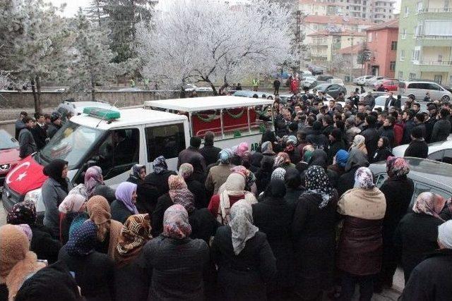 Şehit Annesi Kiraz Ünaldı’dan Oğlu Gökhan’a Son Öpücük