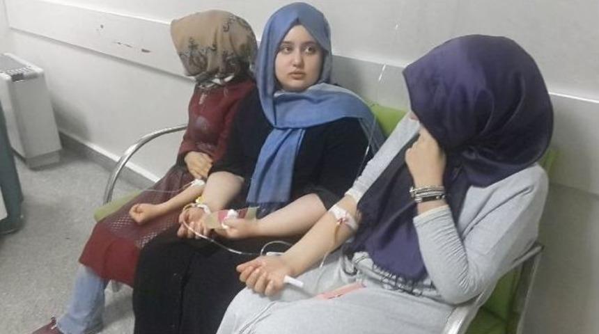 Doğum G&uuml;n&uuml; Pastası 27 &Ouml;ğrenciyi Zehirledi