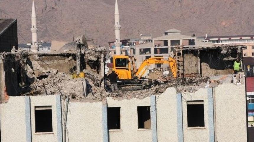 Van&rsquo;da Tehlikeli Yıkım