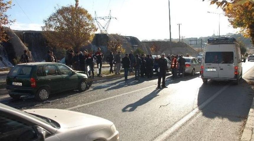 Zincirleme Kaza Sonrası Kavga &Ccedil;ıktı