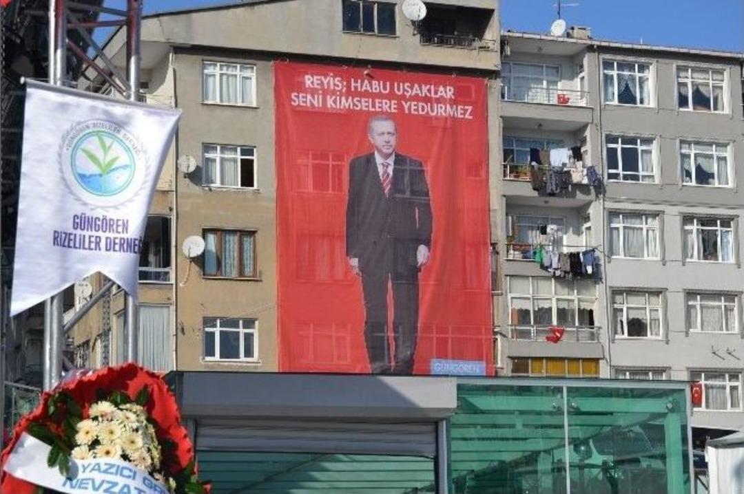 Cumhurbaşkanı Erdoğan&rsquo;a &ldquo;rize Şiveli&rdquo; Dev Pankart