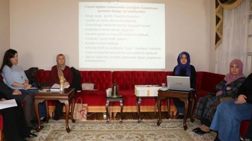 Ey&uuml;p&rsquo;te &Ccedil;ocuklarda Mahremiyet Eğitimi Ve Eğitim Aşamaları