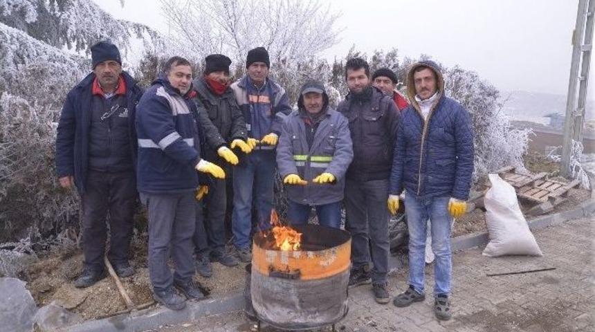 Tepebaşı Fen İşleri Ekipleri Dondurucu Soğukta &Ccedil;alışıyor