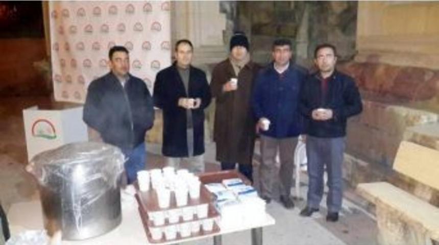Niğde&rsquo;de Namaz &Ccedil;ıkışı Bin Litre S&uuml;t Dağıtıldı