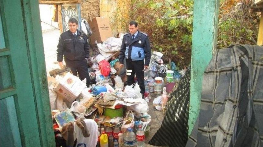 Zabıta Temizliyor Onlar Biriktiriyor