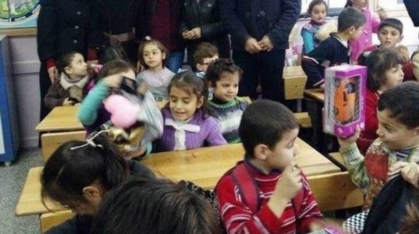 Suriyeli &Ccedil;ocuklar Sevindirildi