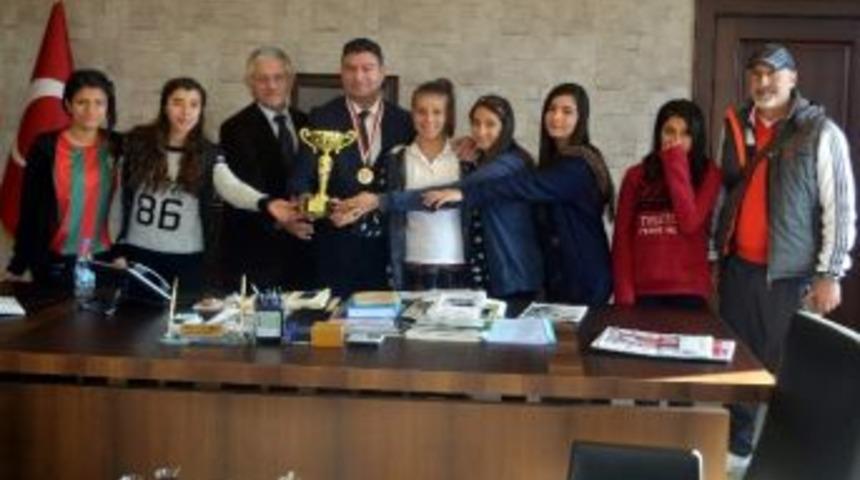 Başkan Akın, Şampiyonları Ağırladı