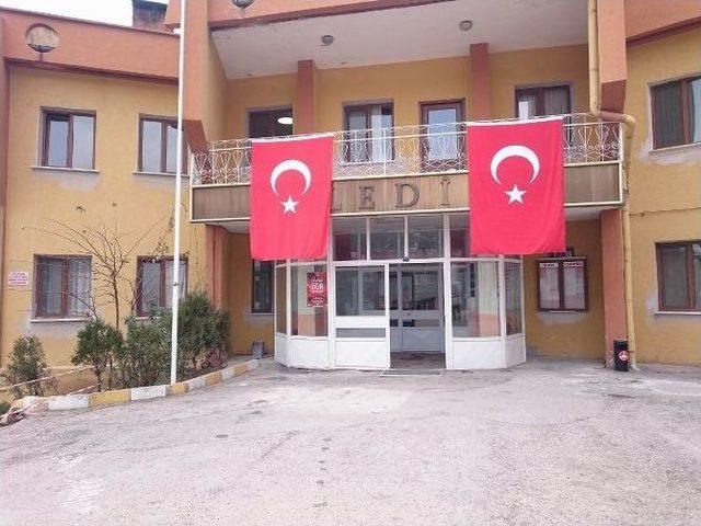 Şehit Düşen Astsubayın Baba Ocağı Türk Bayraklarıyla Donatıldı